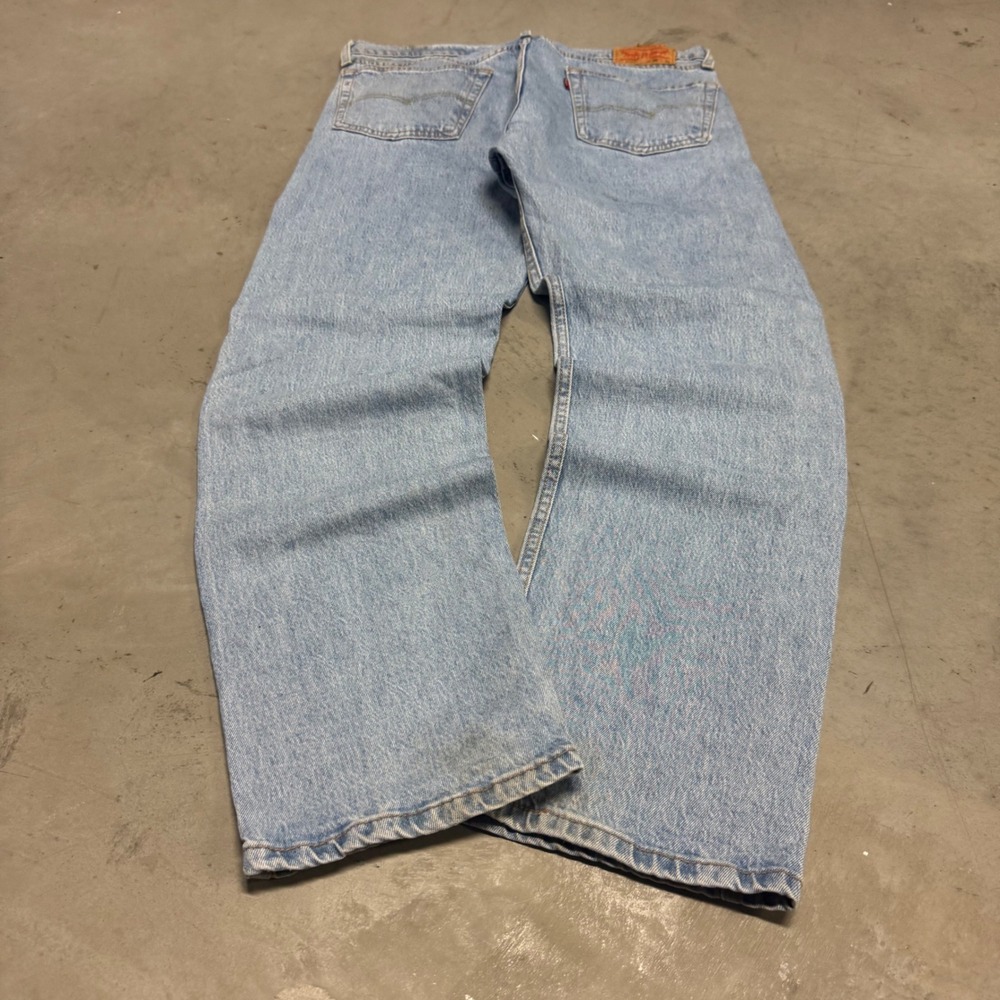 Vintage y2k Light Wash Relaxed Levi's Jeans